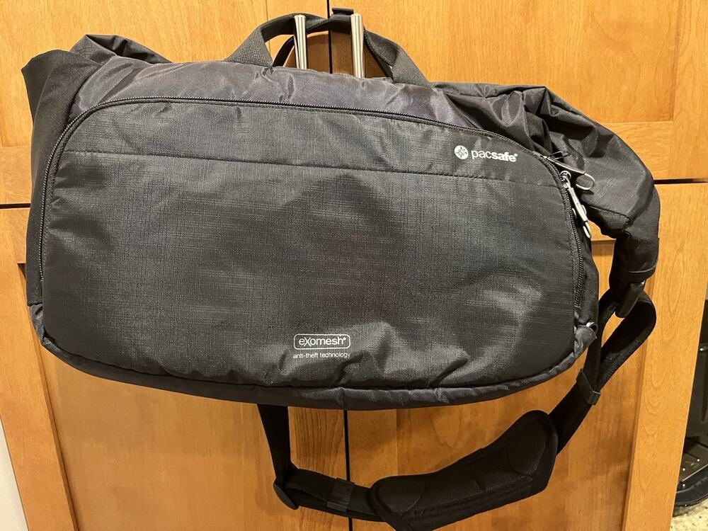 Pacsafe Camsafe V18 Anti-Theft Camera Sling Bag eXomesh Black Crossbody Backpack